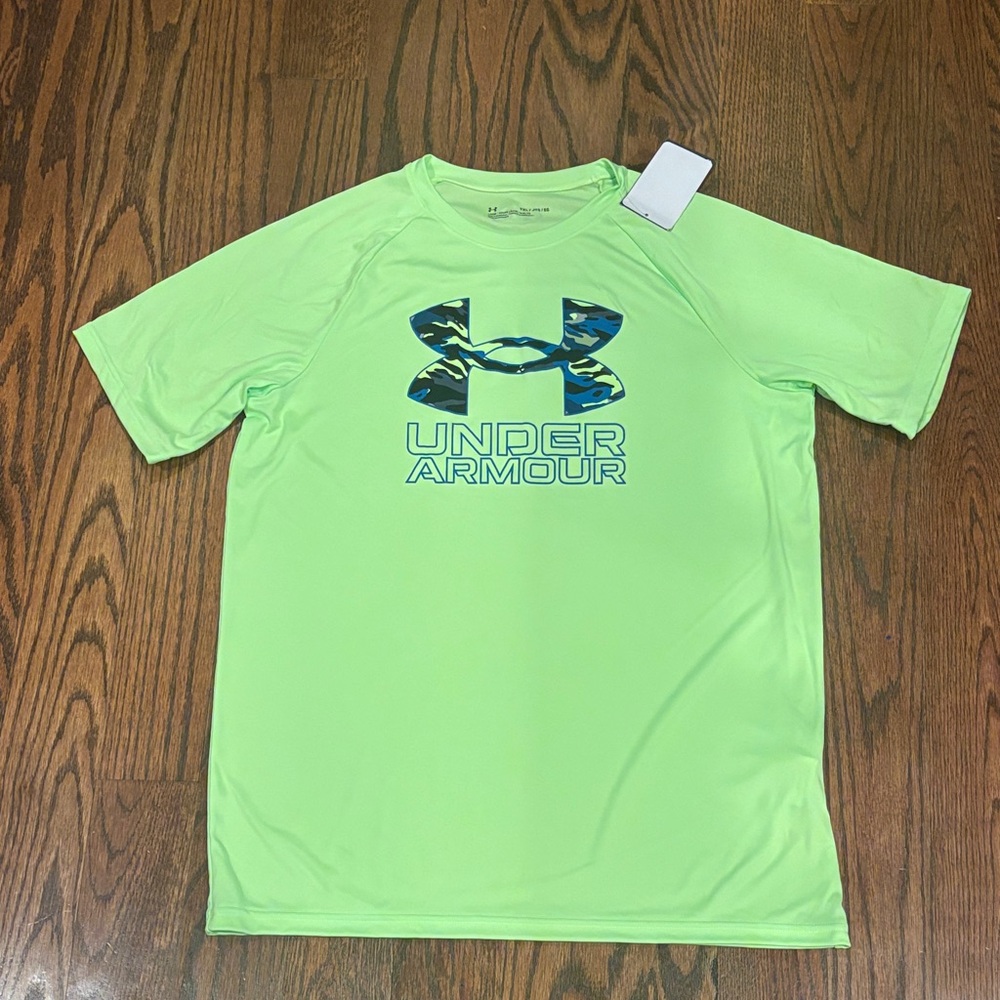 Under Armour Boys Dri- Fit tee. Size XL